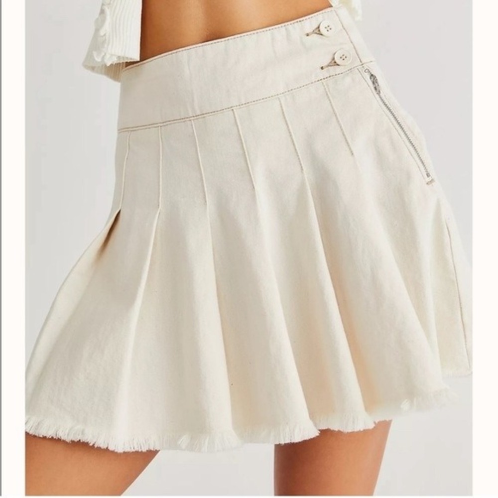 Free People Old Skool Pleated Mini Skirt Cream Cotton Denim Raw Hem Size 26/2